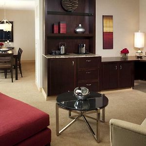 Club level 1 Bedroom Executive Suite 1 King or 2 Queen